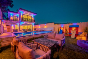 Emirbey - 2 Bedroom Holiday Villa with jacuzzi in Kalkan